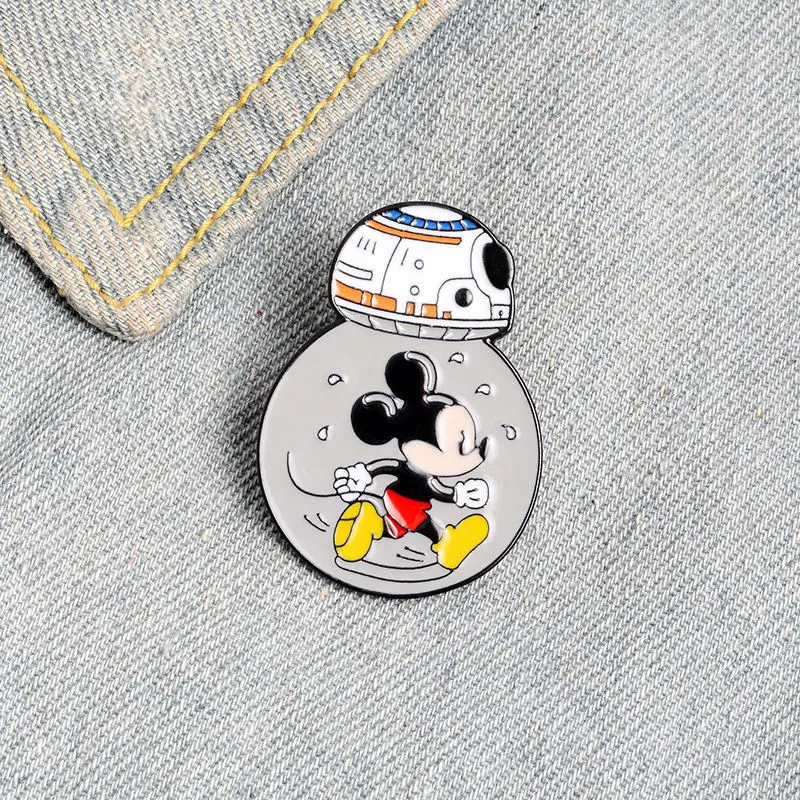 Disney Mickey Mouse brooch multifunctional cartoon enamel clip, cute and classic, clothing and hat decoration