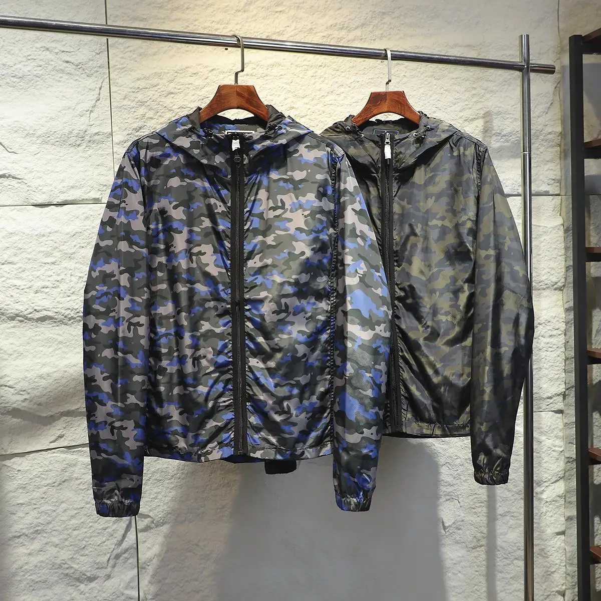 

Мужская демисезонная ветрозащитная водонепроницаемая дышащая камуфляжная куртка с капюшоном, осенняя, городская, стильная, с длинными рукавами, на молнии...