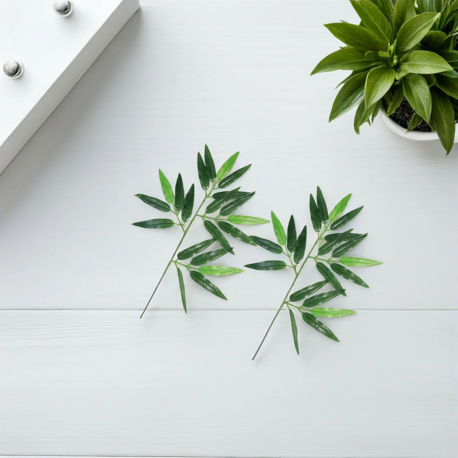 

100Pcs Decorative Bamboo Leaves Artificial Green Plants Lifelike Leaves for Home Garden Party Office Decoration
