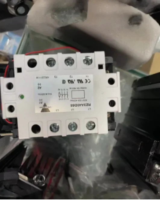 

Новый оригинальный переключатель CARLO RZ3A40D25 25A RZ3A40D40 40A