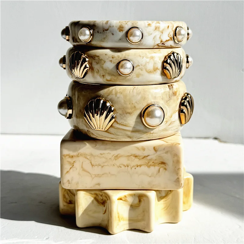 HUANZHI Neue Vintage Beige Tie Dye Geometrische Harz Armband Perle Shell Breite Dicke Charming Schmuck Für Party Täglichen Verschleiß