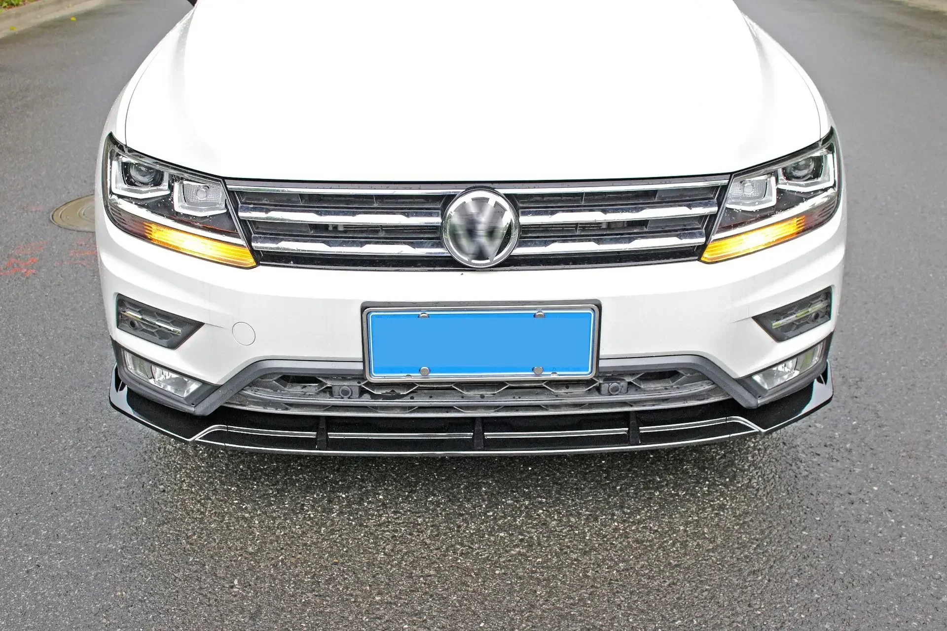 Rozdzielacz przedniego zderzaka do Volkswagen Tiguan 17-20 Dyfuzor warg Spoiler Spódnica Zestaw karoserii Listwa ozdobna Łopata