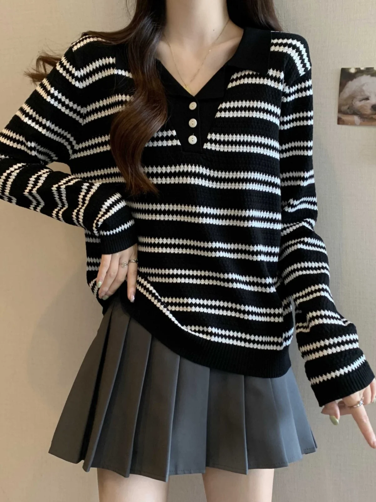 

Свободный трикотаж в полоску с V-образным вырезом, женский осенне-зимний дизайн Sense Ele, вязаный топ в Корейском стиле с длинными пуговицами