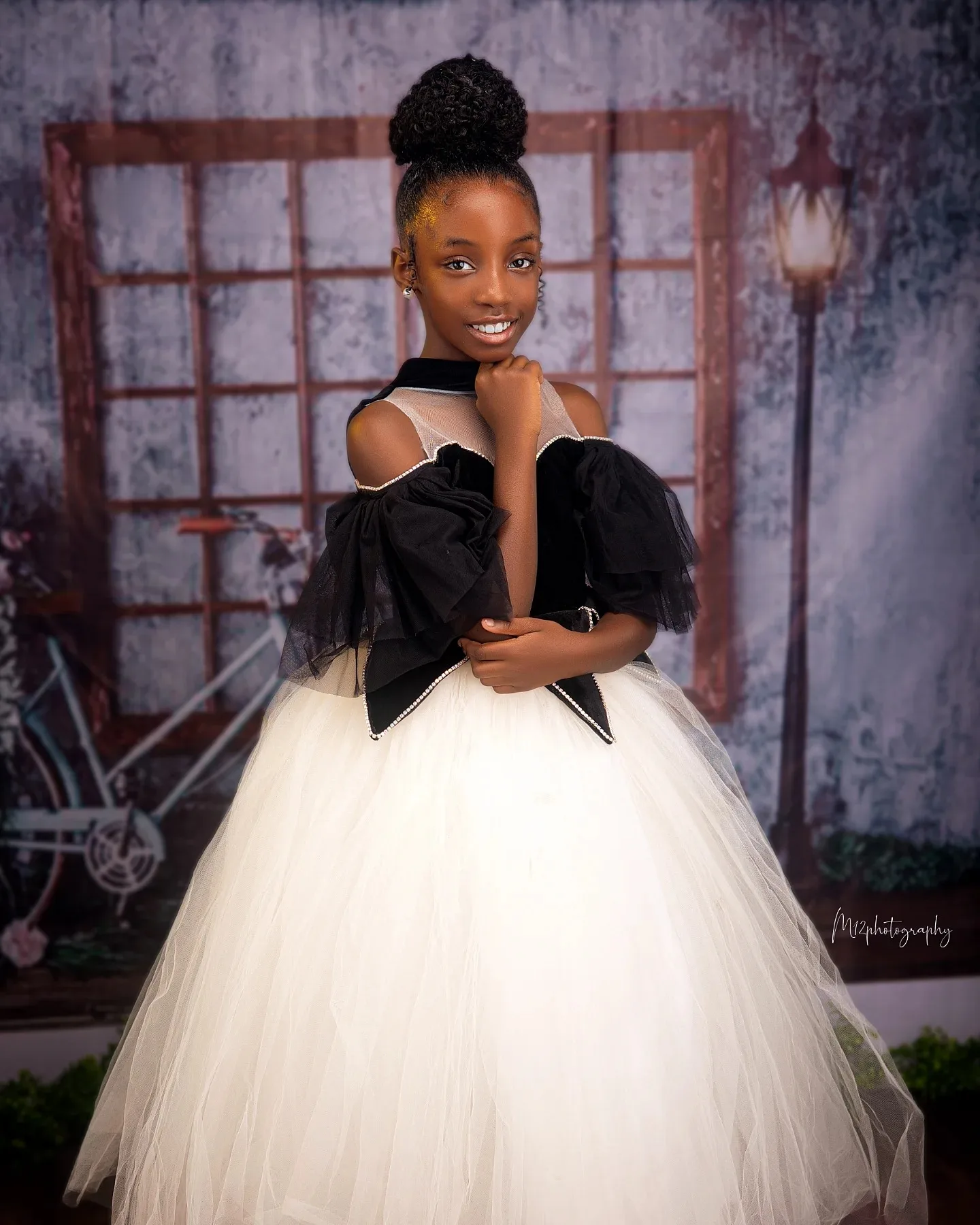 Abiti da compleanno per ragazze in bianco e nero per feste Abiti da ragazza di fiori in tulle mix personalizzati lunghi fino al pavimento per matrimonio