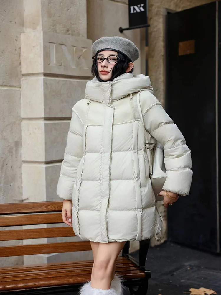 Weiße Gänsedaunen-Daunenjacke aus PU-Leder mit dicker Kapuze, mittellange Daunenjacke für Damen im Winter 2025, warme, superweiche Jacke