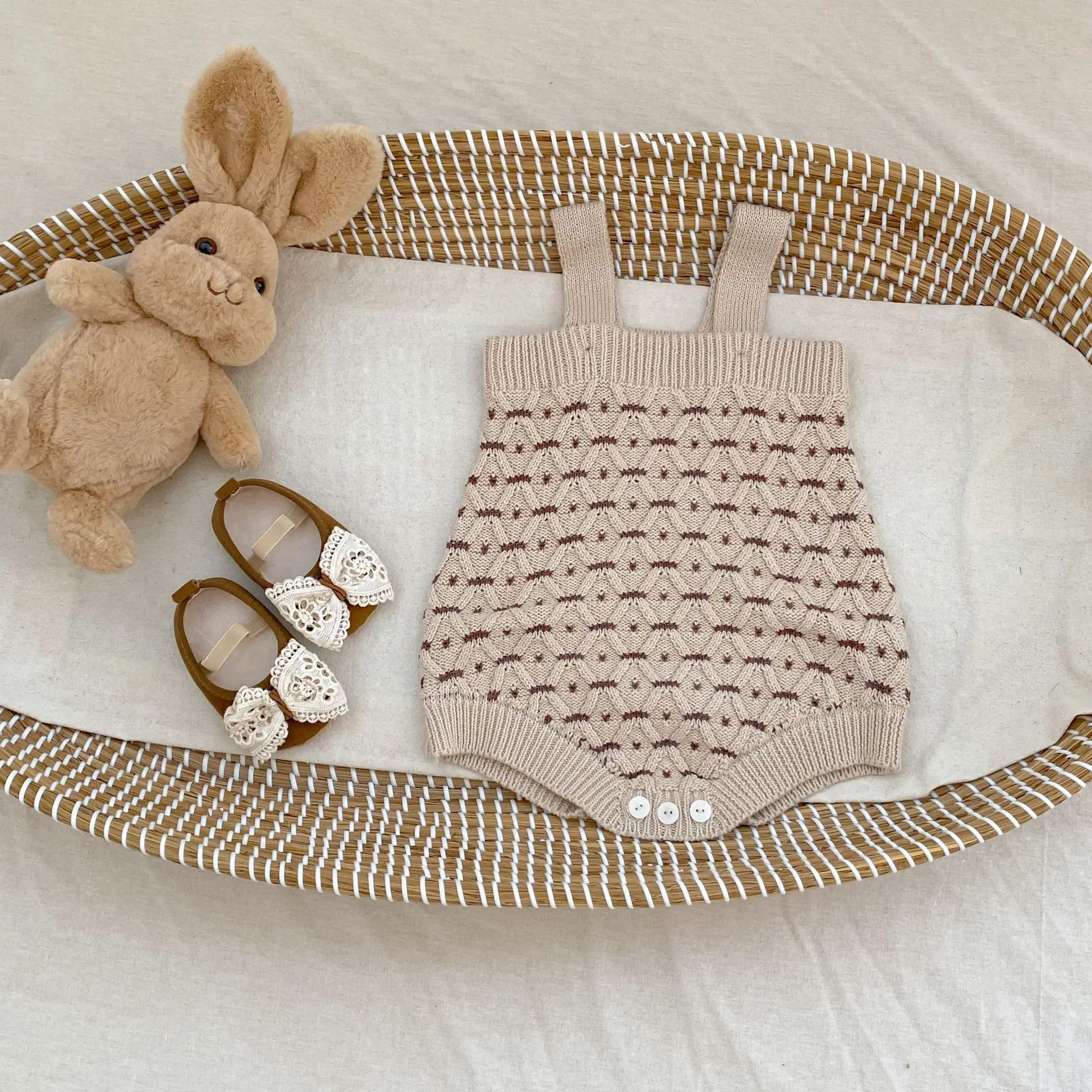 

New autumn and winter baby clothing for 0-3 years old, fashionable baby knitted diamond patterned jumpsuit