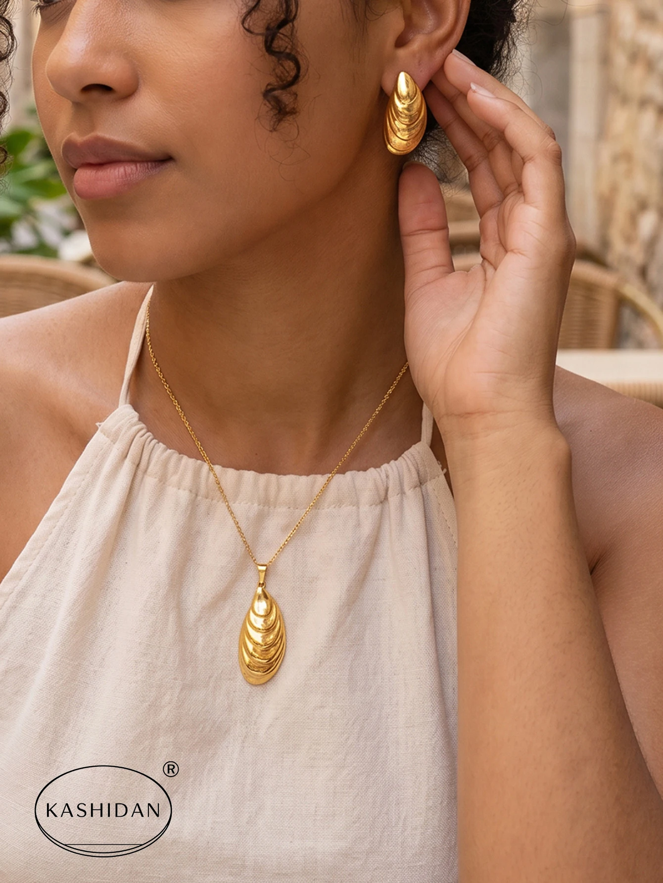 Fashion Stainless Steel Jewelry Set for Women Gold Color Chunky Smooth Layered Mussel Shell Necklace Set