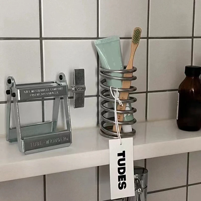 Estante de almacenamiento de escritorio de Metal para cepillo de dientes, cepillo de maquillaje, papelería, soporte de decoración de vajilla, adorno ahuecado, accesorios de baño