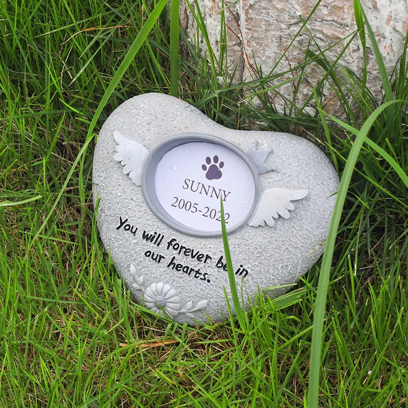 Creative resin simulated memorial stone for pet dogs, cat animal memorial monument, handicraft ornament.