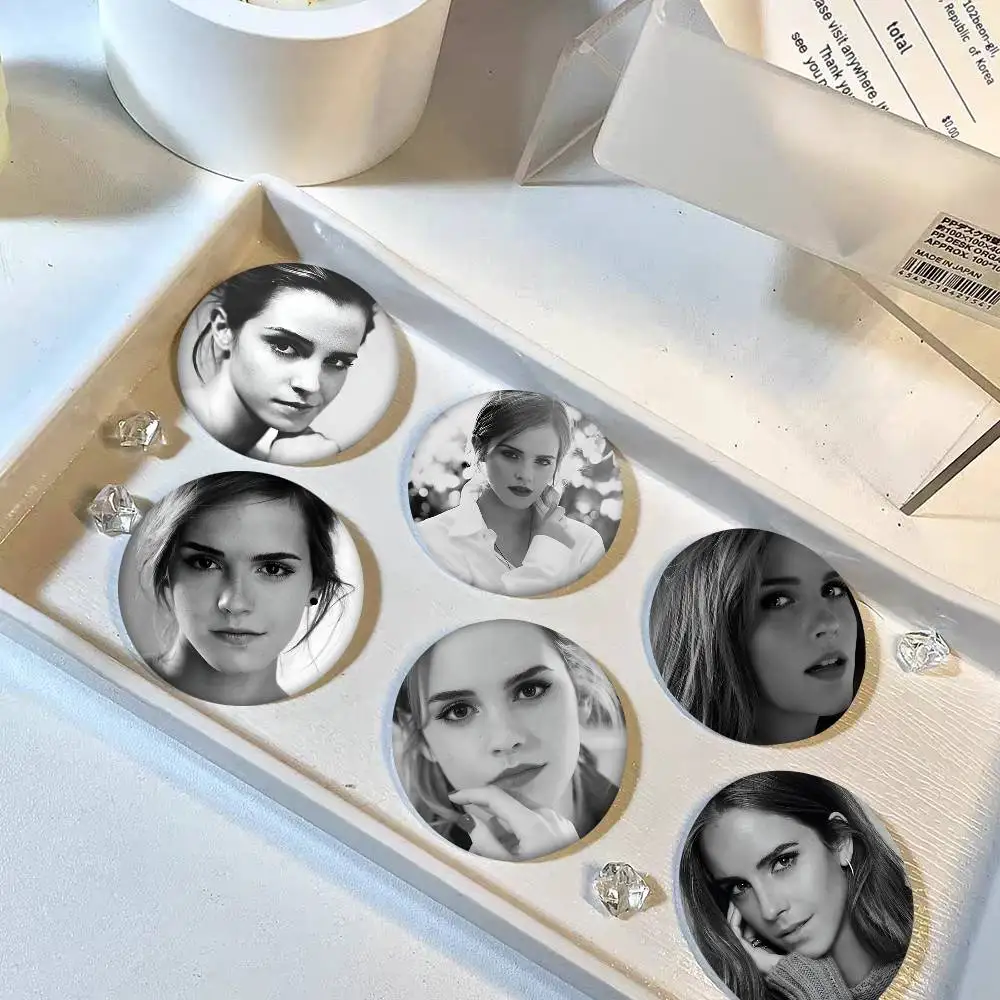 Heißer Trend: Schicker runder Anstecker mit Emma Watson-Motiv – Kreative Brosche für Kleidung, Rucksack-Accessoires und Reversnadel