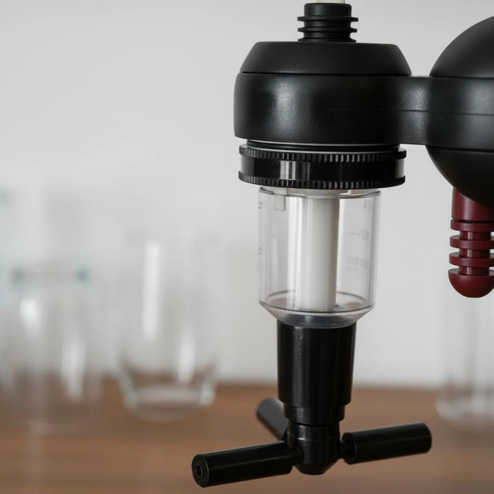 Clamp-on Bottle Dispenser Tabletop Mount Measuring Pour Spout Dispenser Drinkware Metal Transparent