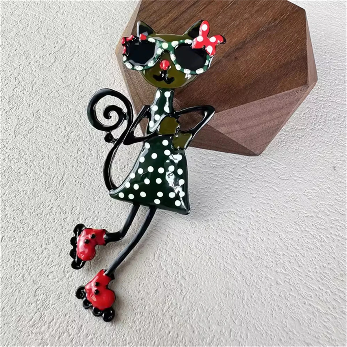 Rinhoo Schöne Tragen Sonnenbrille Sexy Katze Broschen Für Frauen Cartoon Emaille Kätzchen Revers Schnalle Pins Tier Haustiere Abzeichen Schmuck – Detail 1