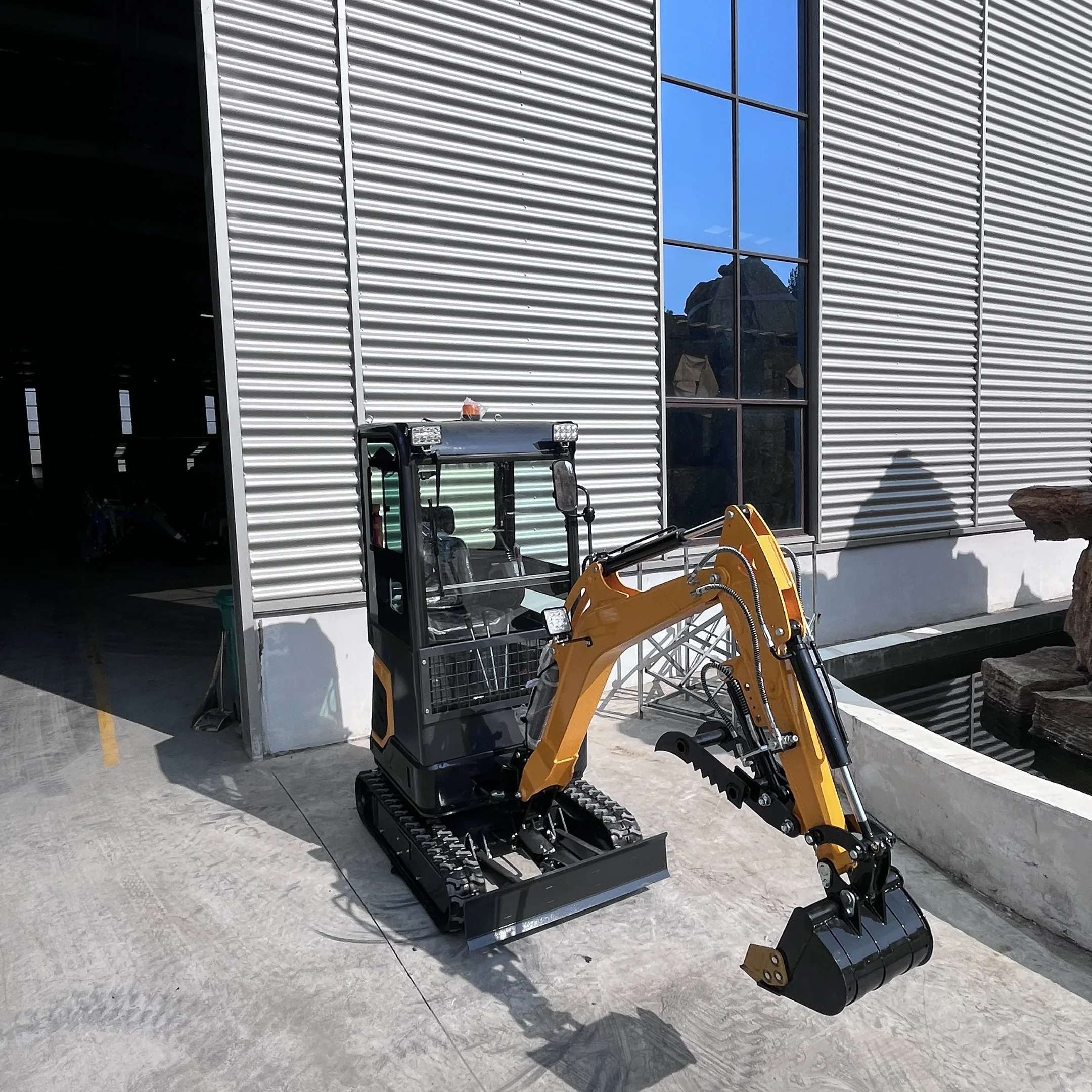 حفارة صغيرة 1.8T CE EURO5 حفارة منزلية صغيرة حفارة EPA مزرعة التعبئة الزاحف محرك كوبوتا للبيع