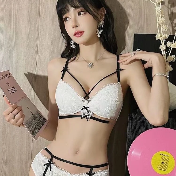 French girl\'s underwear hollow out carefully machine binding pure desire for sexy beauty back display large push-up bra set