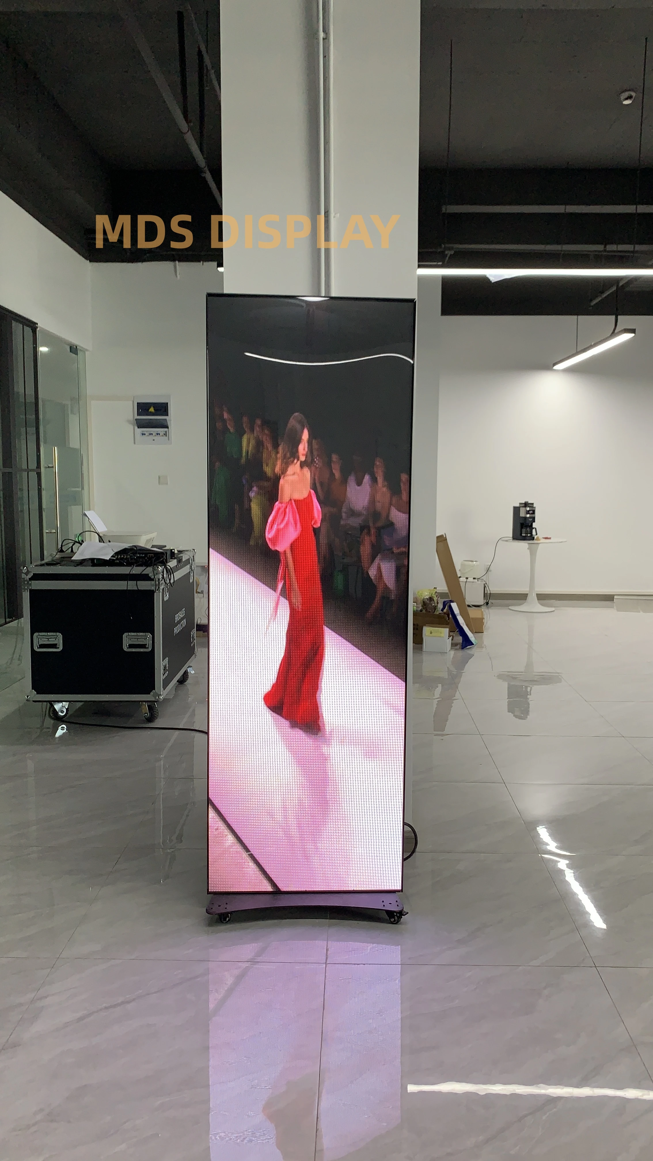 

MDS Led Display Indoor Advertising Poster LED Screen P1.9 P2 P2.5 P3mm Floor Standing Full Color LED Display Digital LED Panel P