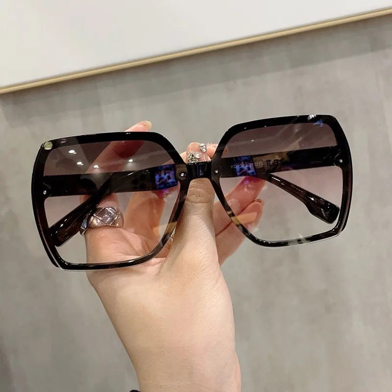 Vintage Diamond Crystal Sunglasses for Women Fashion Square Shiny Glasses Female Flicker Shades