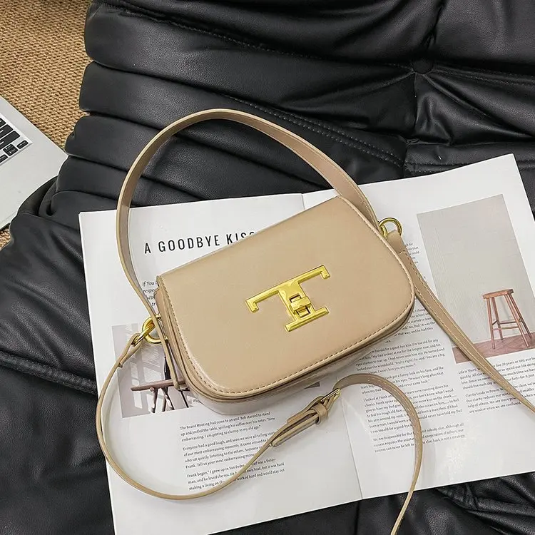 

Daily Commute Women Tote Bag Bucket Shape Woven Texture Metal Buckle Charm Handheld Crossbody Bag