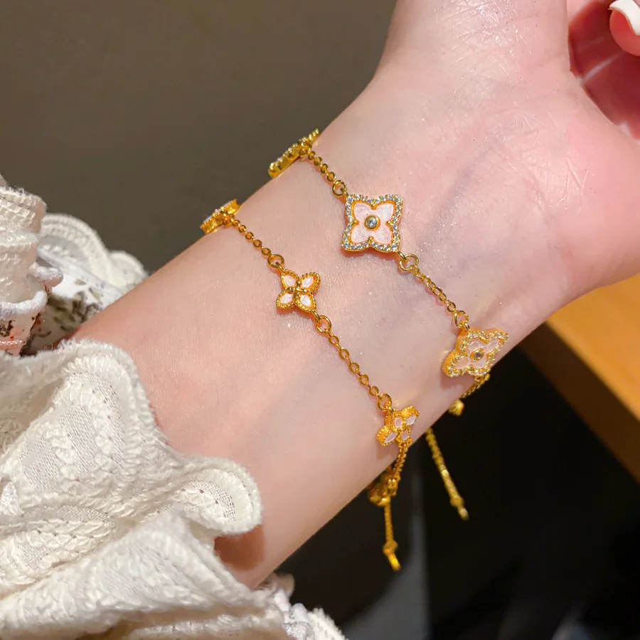 

Vintage Elegant Diamond-Shaped Flower Sliding Bracelet - Unique Minimalist Office-Friendly Luxury Dainty Jewelry for Women