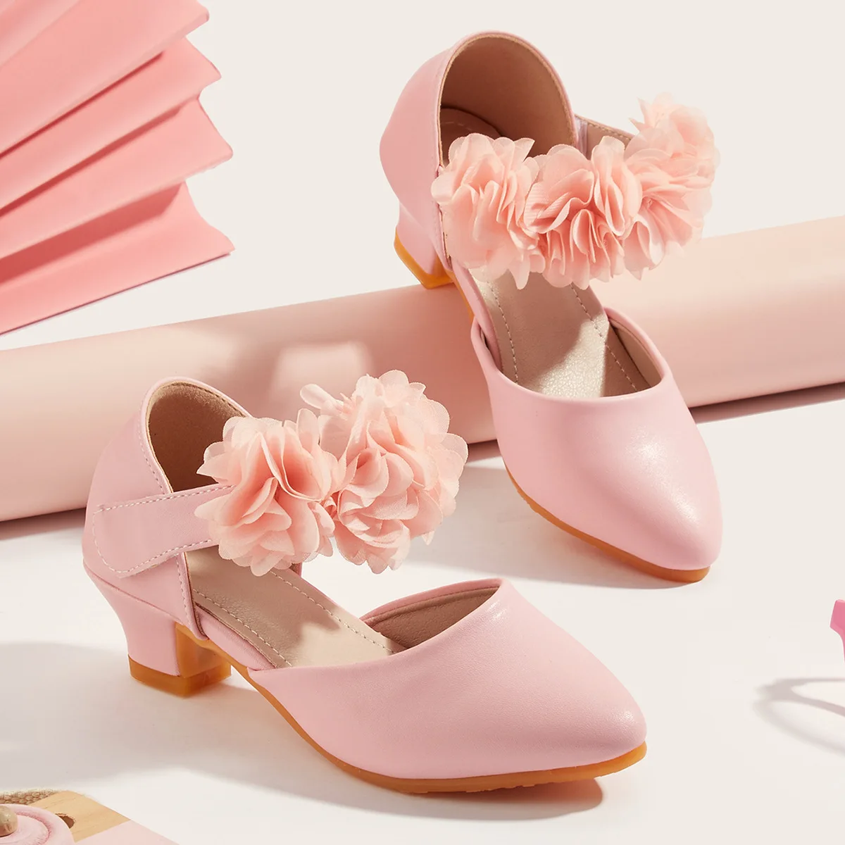 New Children Leatehr Shoes High-heeled Pointed-toe Flower-shaped Hollow Princess Sandals Girls Party Dance Kids Performance Shoe
