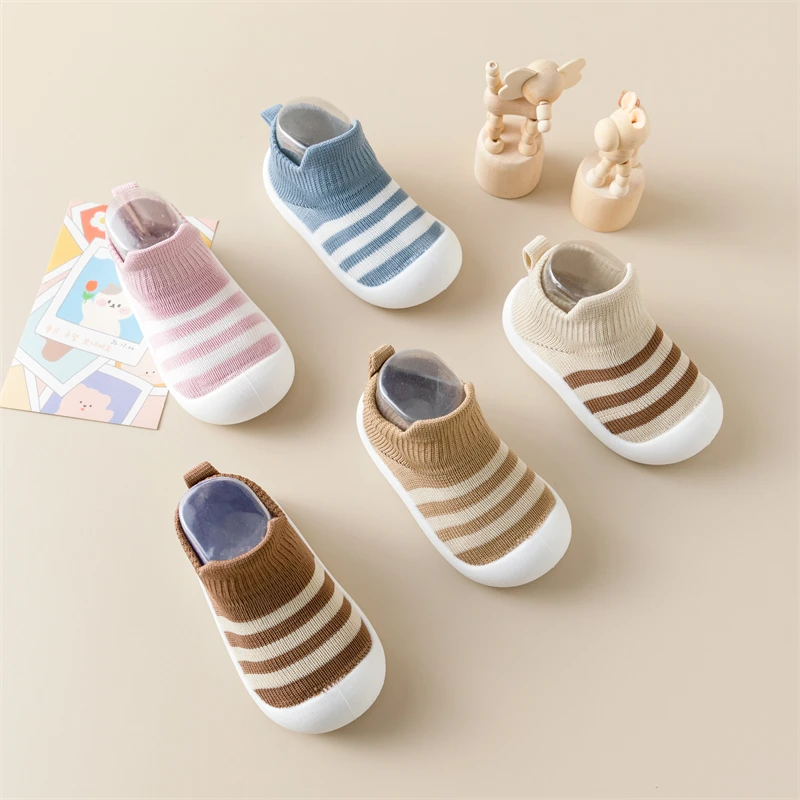 Scarpe da interno per bambini primaverili ed estive in stile coreano scarpe da bambino antiscivolo resistenti all\'usura scarpe da bambino per bambini