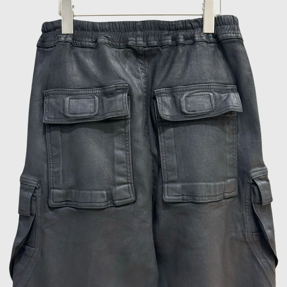 Dunkle RO-Stil High Street Style Arbeitsjeans mit weitem Bein, elastische Taille für Herren, dunkle, bodenlange, ausgestellte Freizeithose mit mehreren Taschen