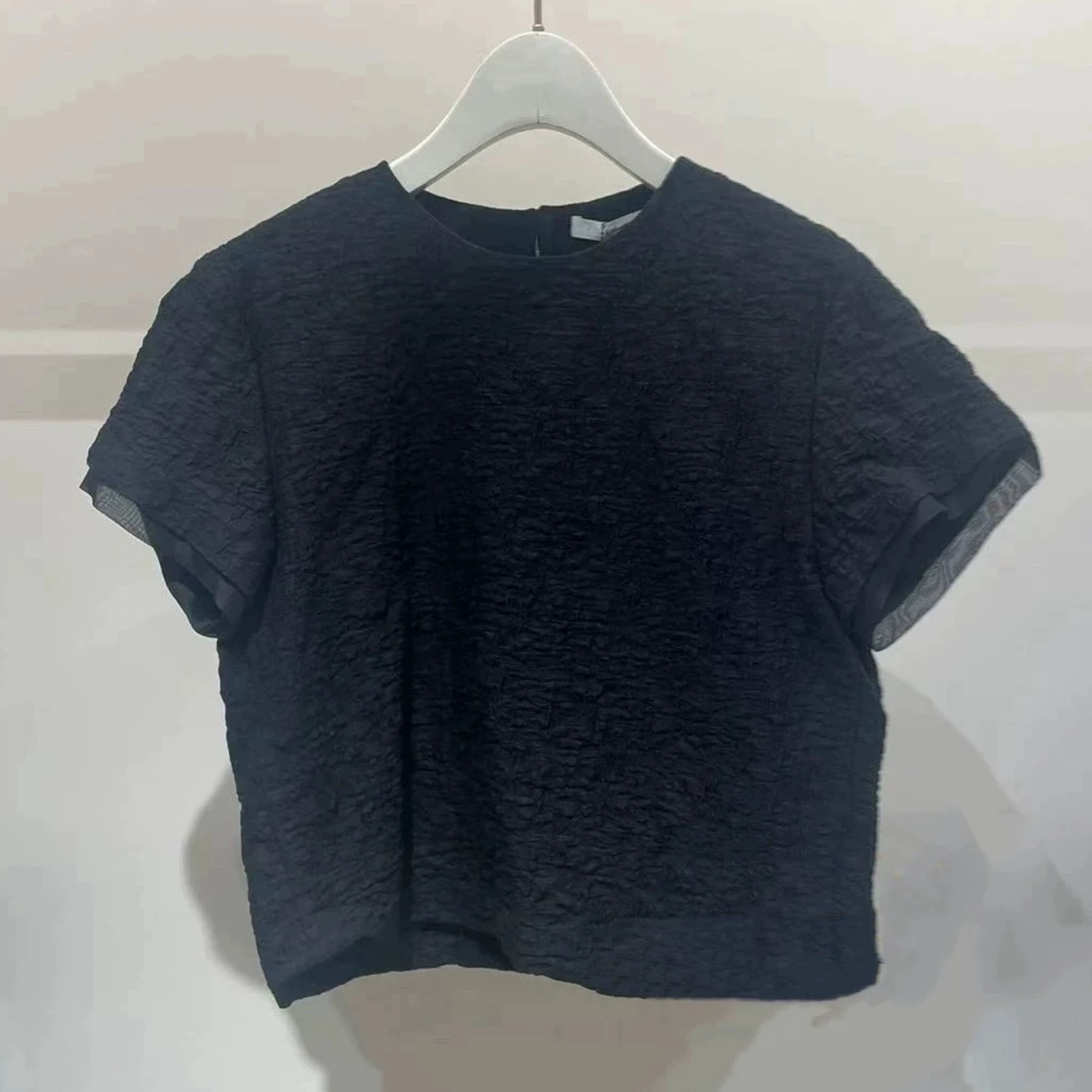 カジュアルな夏のスカートセット、伸縮性のあるウエスト、またはSveラウンドネの質感感覚とプリーツのディテールが特徴の女性用スカート