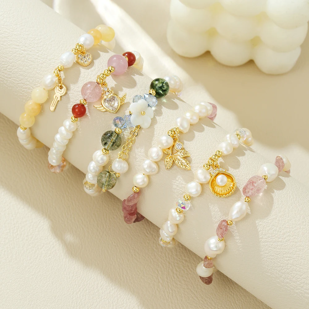 A niche design-style adjustable drawstring clasp bracelet featuring natural freshwater pearls and strawberry quartz.