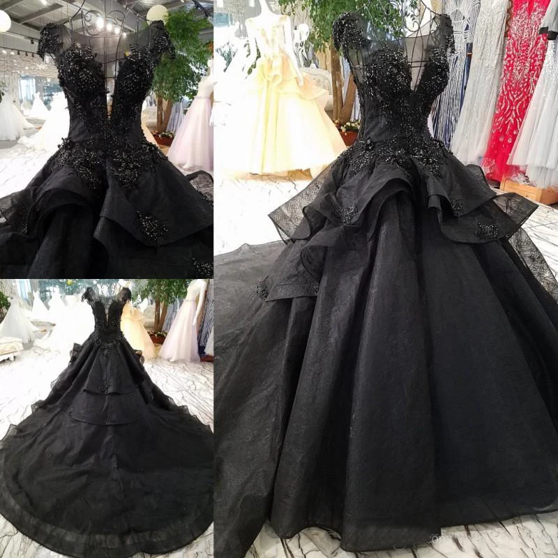 Customized Black Wedding Dresses Gothic Court Vintage Bridal Gowns Princess Long Train Beaded Cap Sleeves Wedding Gown