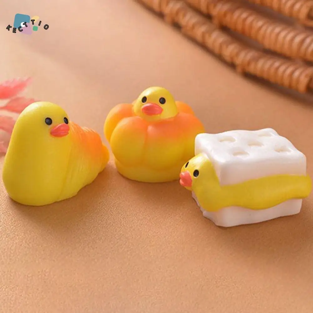 

Funny Resin Craft Bread Duck Ornaments Cartoon DIY Resin Animal Model 3D Mini Duck Ornaments Micro Landscape