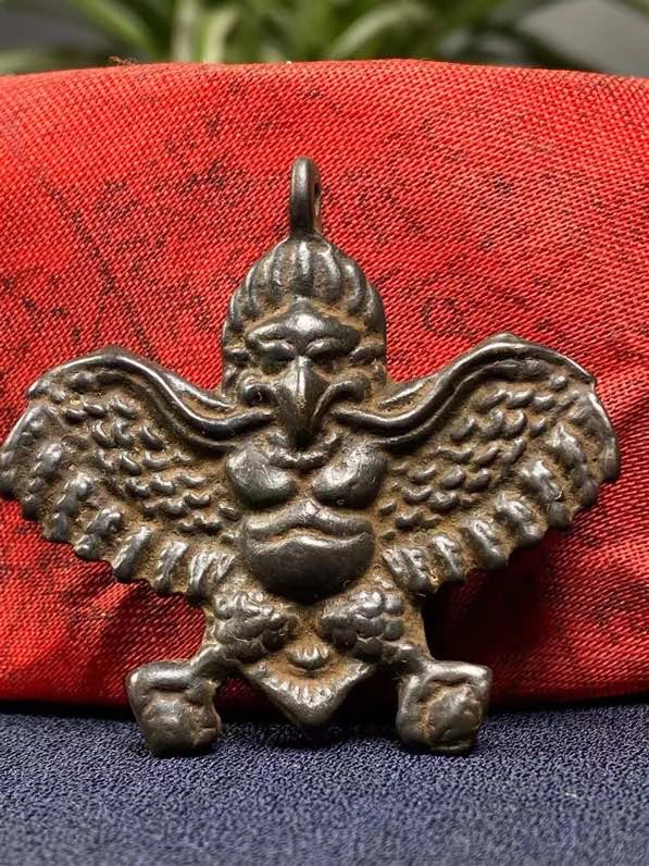 

Tibetan Bronze Medal Golden Winged Dapeng Bird Buddha Statue Tailored Hanging Tag Men's and Women's Necklaces Pendant Buddh