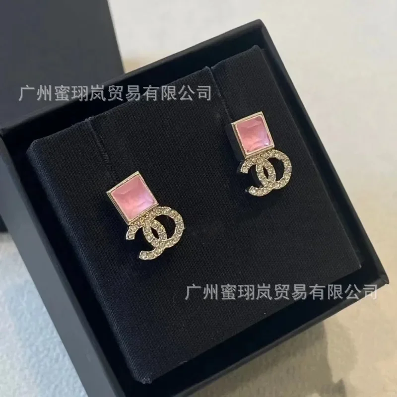 لقطة حقيقية Xiangjia مطعمة مربع الوردي الماس وأقراط الإناث شيك موضة الحلو الرياح مزدوجة C الإناث إبرة الفضة #4