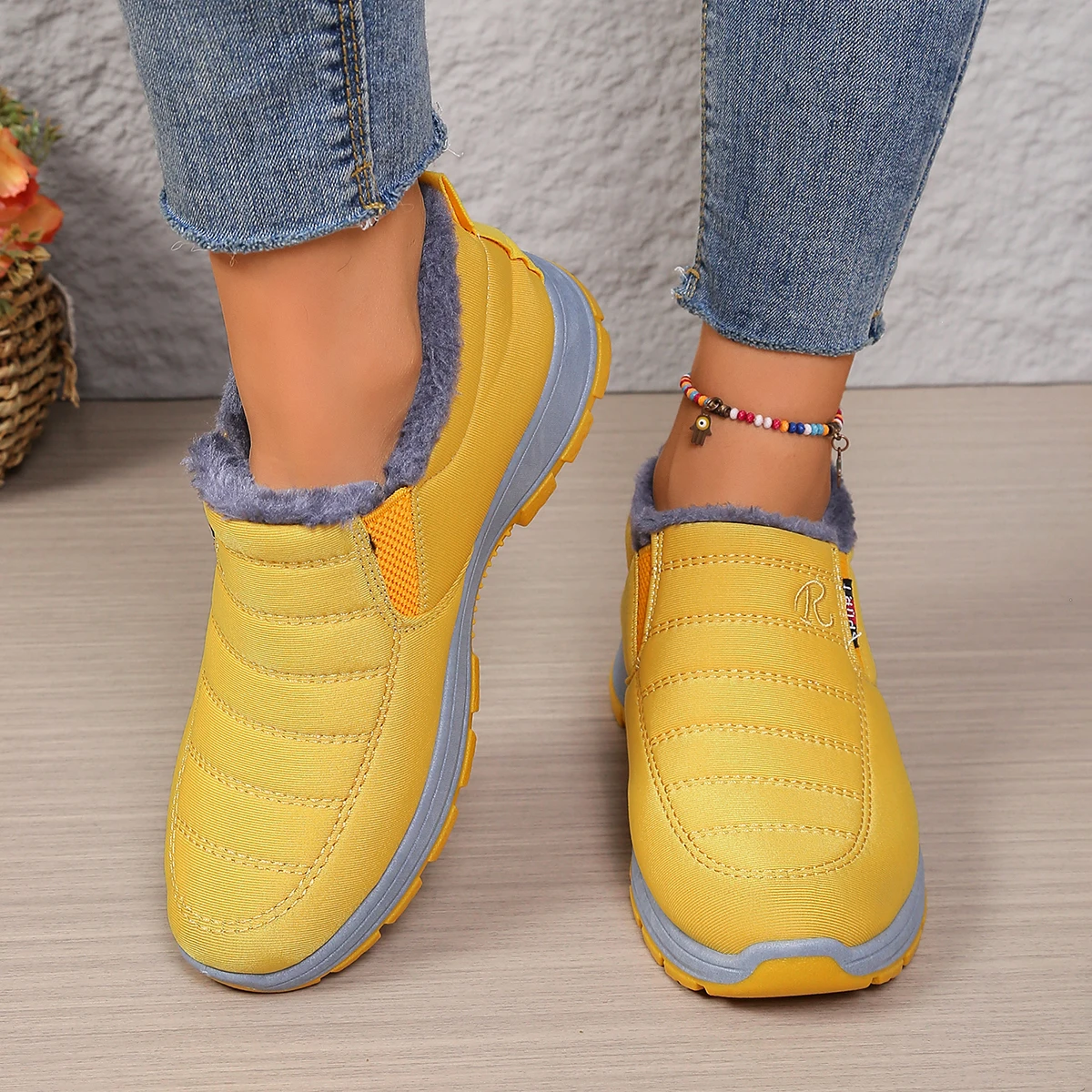 Zapatillas de invierno acolchadas con forro de piel para mujer, botines cómodos con suela gruesa antideslizante, zapatos fáciles de poner para clima frío y cálido