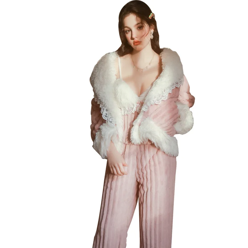 

Сексуальный комплект женской домашней одежды: двусторонний фланелевый топ-камизоль с глубоким V-образным вырезом и кружевными вставками, брюки и халат. Горячая новинка!