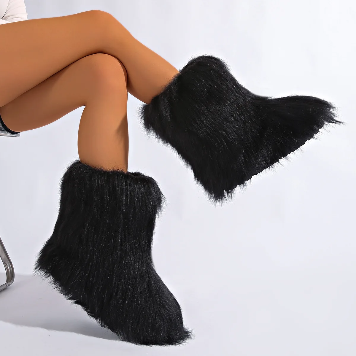 IPPEUM الكاحل المنغولية فراء الأحذية الشتاء الأسود للنساء 2025 جديد كعب مسطح حجم كبير 46 أفخم فروي الأحذية