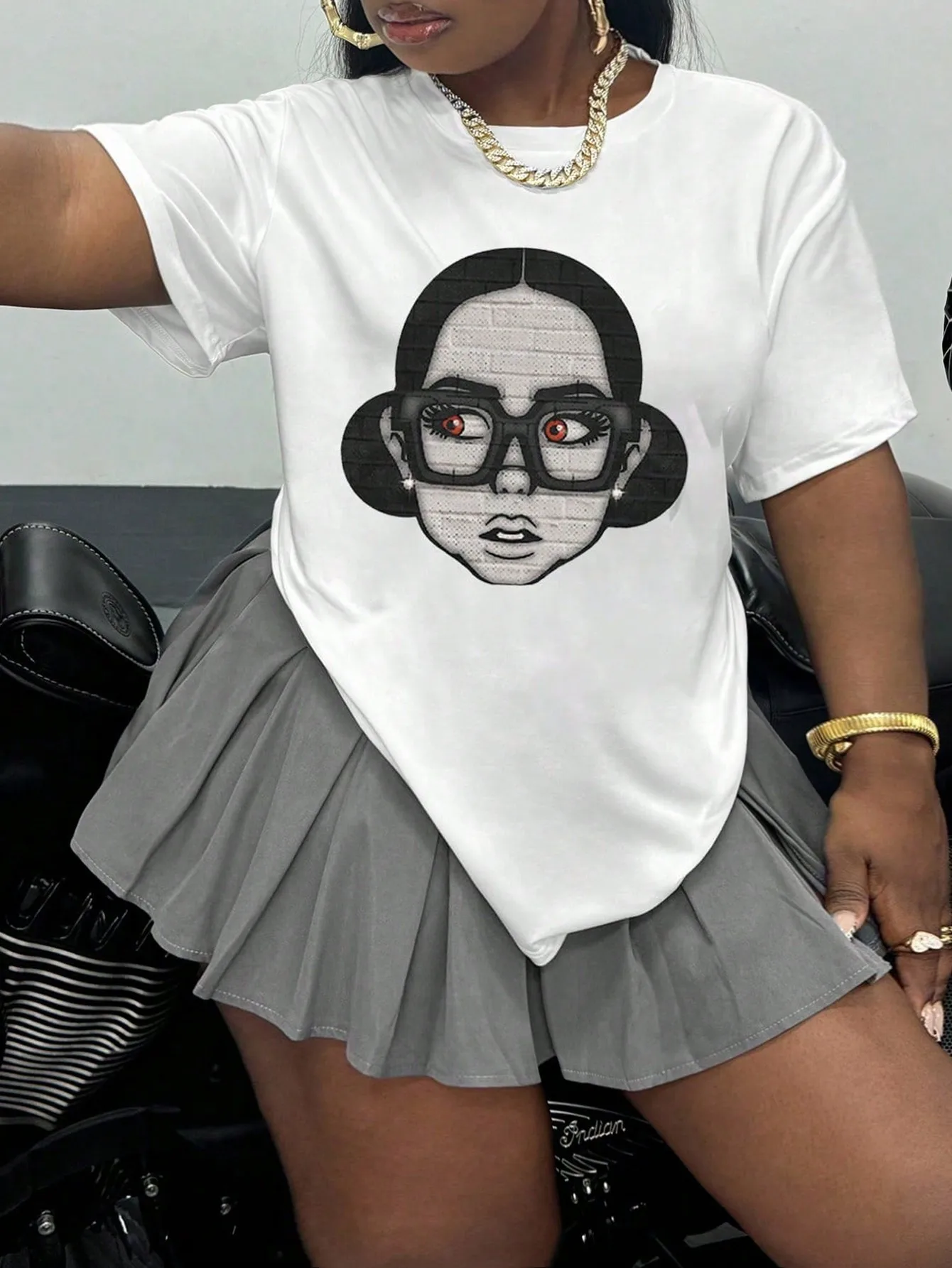 Comfort casual, T-shirt da donna taglie forti - Stampa ritratto in bianco e nero, girocollo casual, maglietta grafica morbida, lavabile in lavatrice