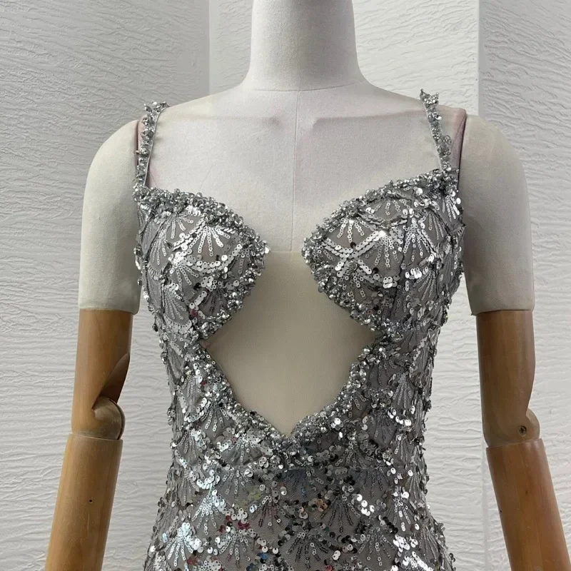 Abiti lunghi con paillettes ritagliati sexy di nuova moda senza spalline lunghi fino al pavimento da donna per la festa 2024