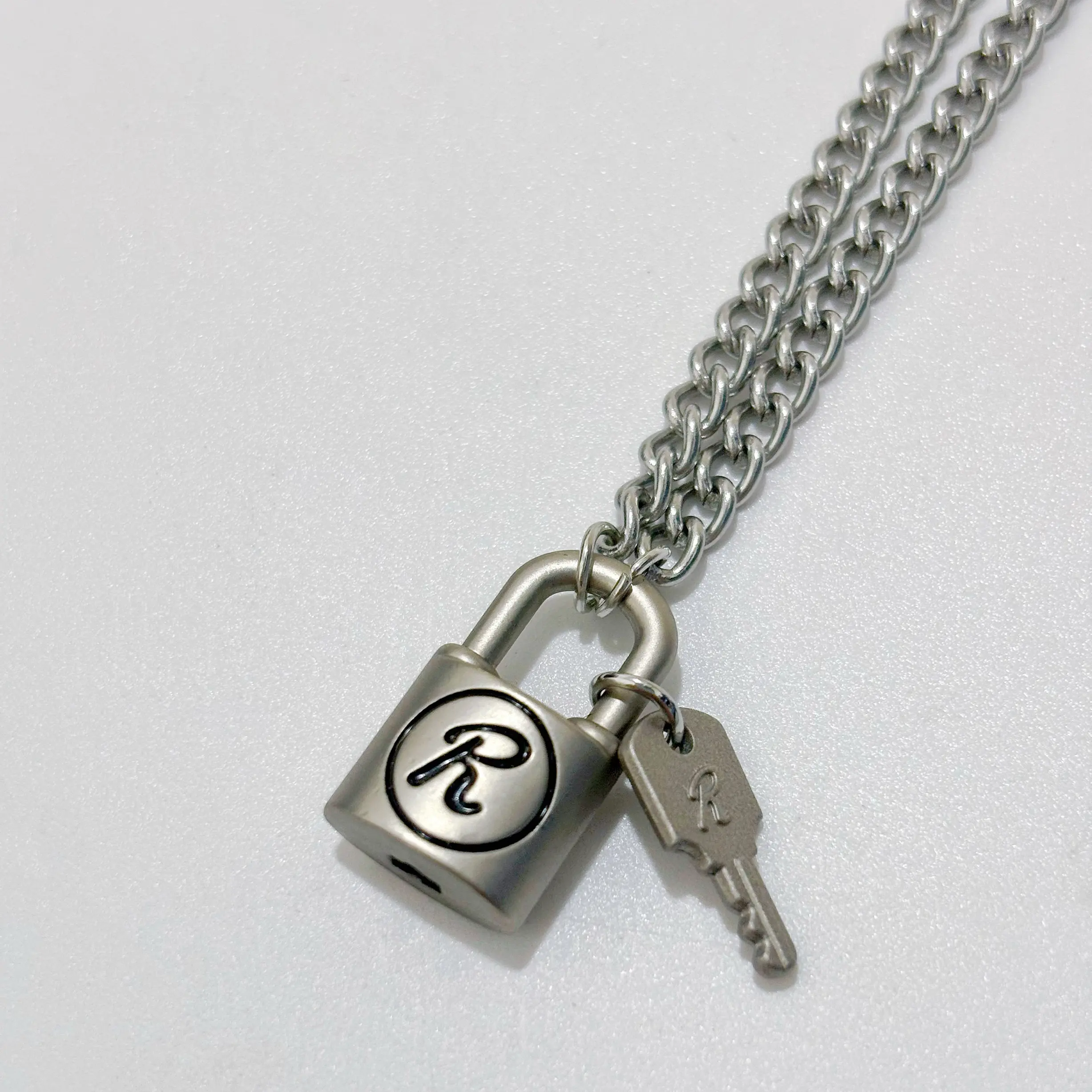 New NANA Necklace Oosaki Nana Honjo Ren Key R Lock Unisex Punk Pendant Cosplay Vintage Matte Choker Jewelry Accessories