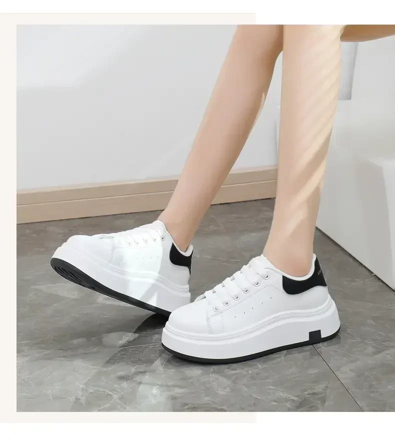 Unisex Sports Shoes in Black and White - Casualflowshop