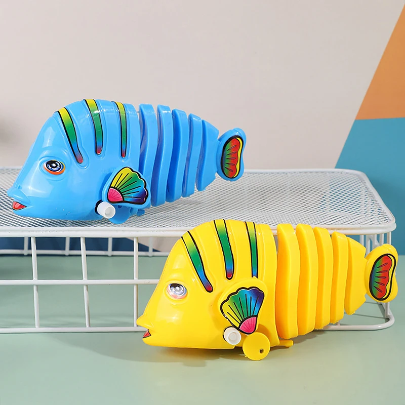 1X Plastic Clockwork Toy Wind-Up Wiggle Fish Toys Running Clockwork Classic Toy Newborn Spring Fish Toy Toys For Children Random