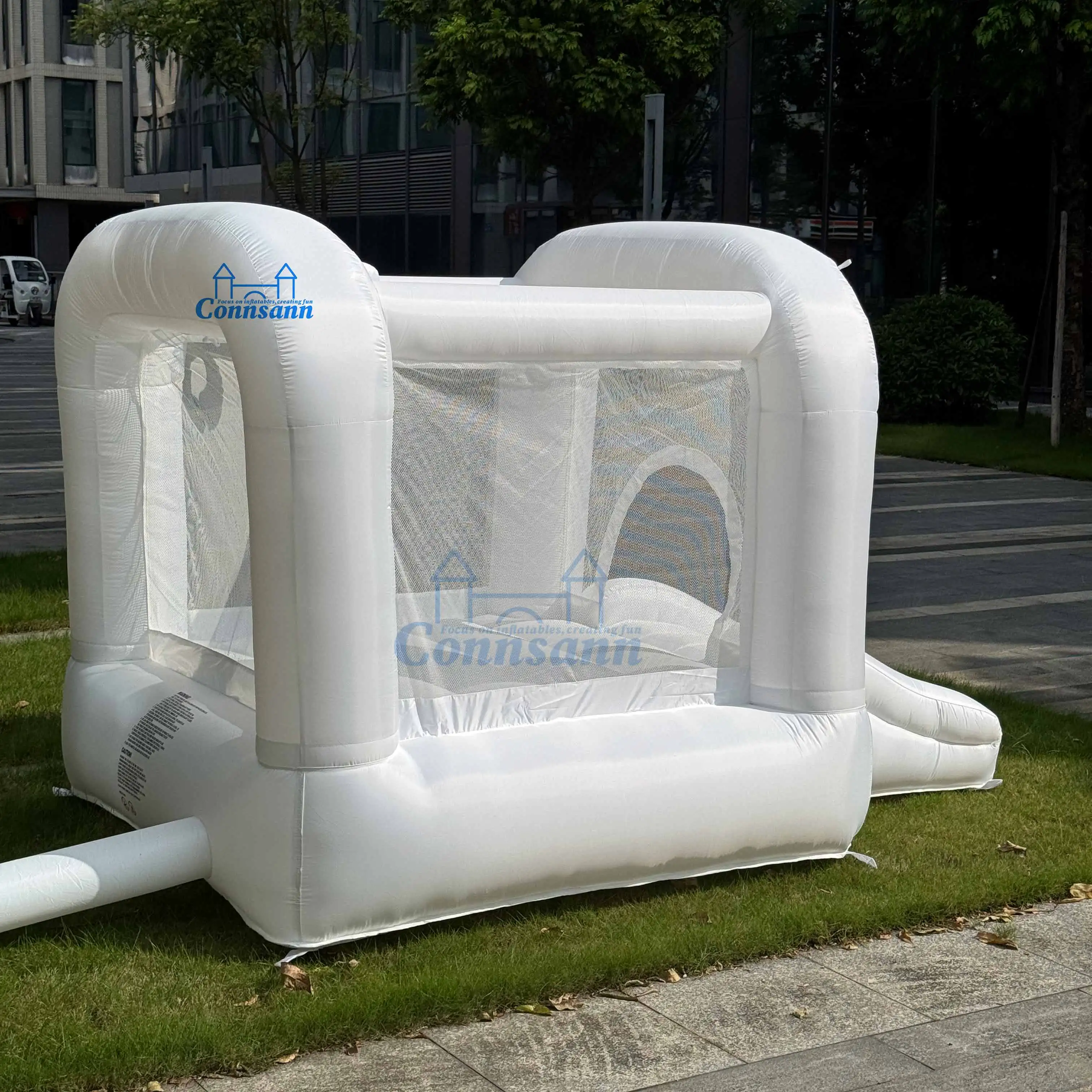 Maison de rebond en arc blanc de 8 pieds, tissu gonflable, paradis amusant pour enfants, joie rebondissante ultime pour un extérieur et en intérieur en toute sécurité, offre spéciale