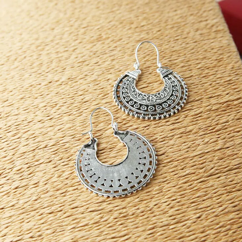 Bohemia Antique Silver Color Hollow Arabesquitic U Shape Hoop Earrings For Women Ethnic Jewelry Indian Earring Bijoux Brincos