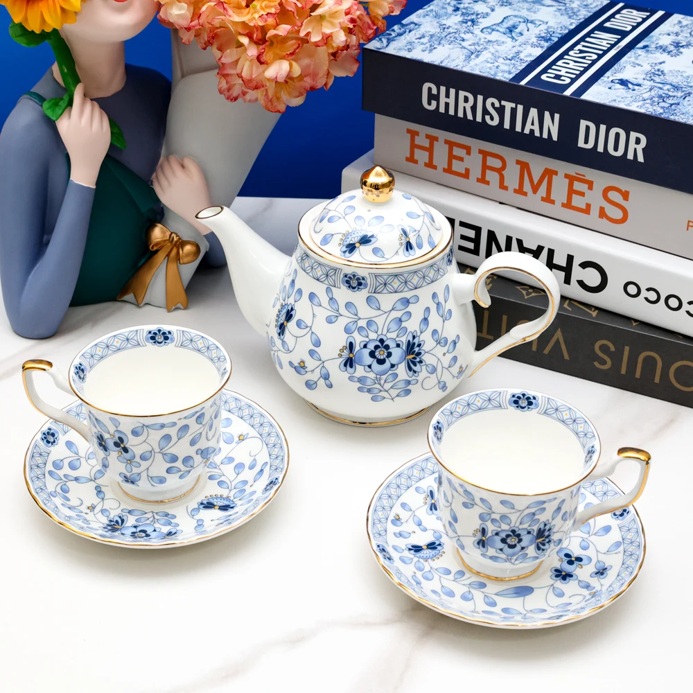 Blue and white ceramic afternoon tea cup saucer English bone china coffee cup set European tea set Italian black tea home Americ