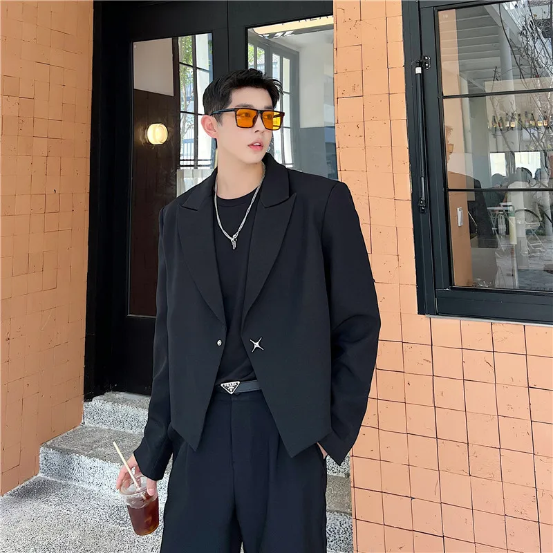 

Мужской костюмный пиджак Spring ort Pad Shoulder с металлической нашивкой, стильный и эффектный дизайн, повседневная одежда, приталенный крой, длинный рукав