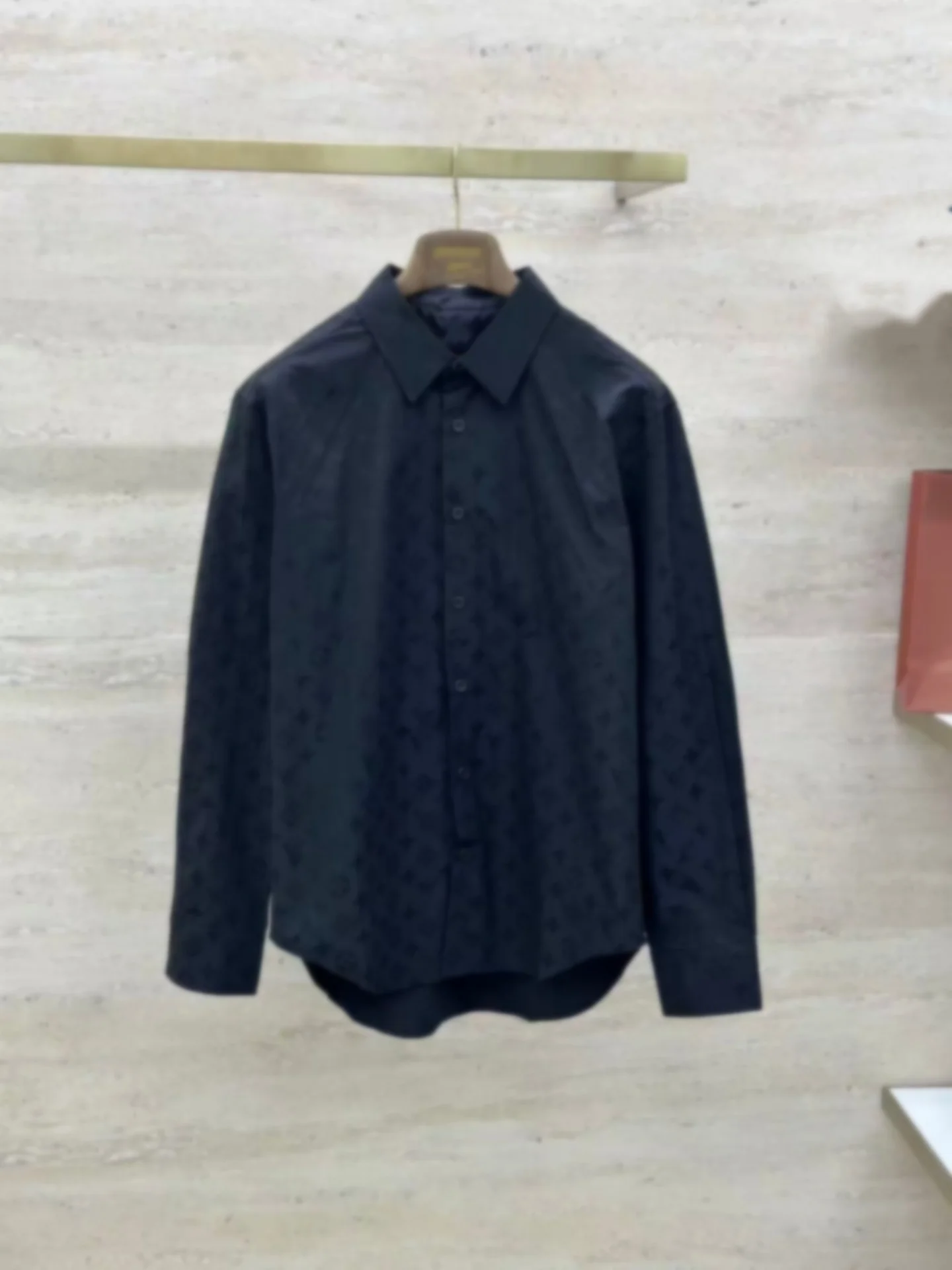 

Organic Cotton Soft Shirt Casual Loose Fit Collared Unisex Long Sleeve Business Wear Resistant to Fading And Shrinkage