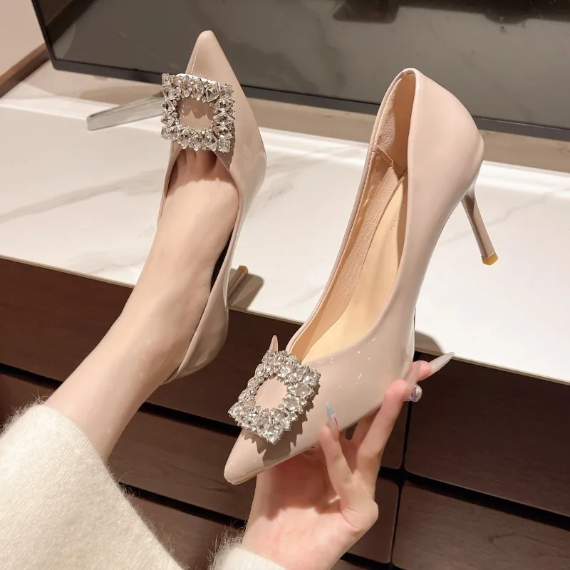 2025 moda de otoño nuevos tacones altos sexis para banquete-cómodo par de hebilla cuadrada de cristal con vestido puntiagudo zapatos de mujer