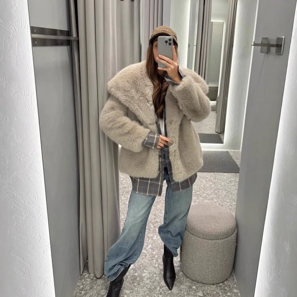 

High Quality Winter Women Mink Fur Coat Solid Colored Heavyweight Artificial Fur Coat For Lady Short Furry Female Faux Fur Coat