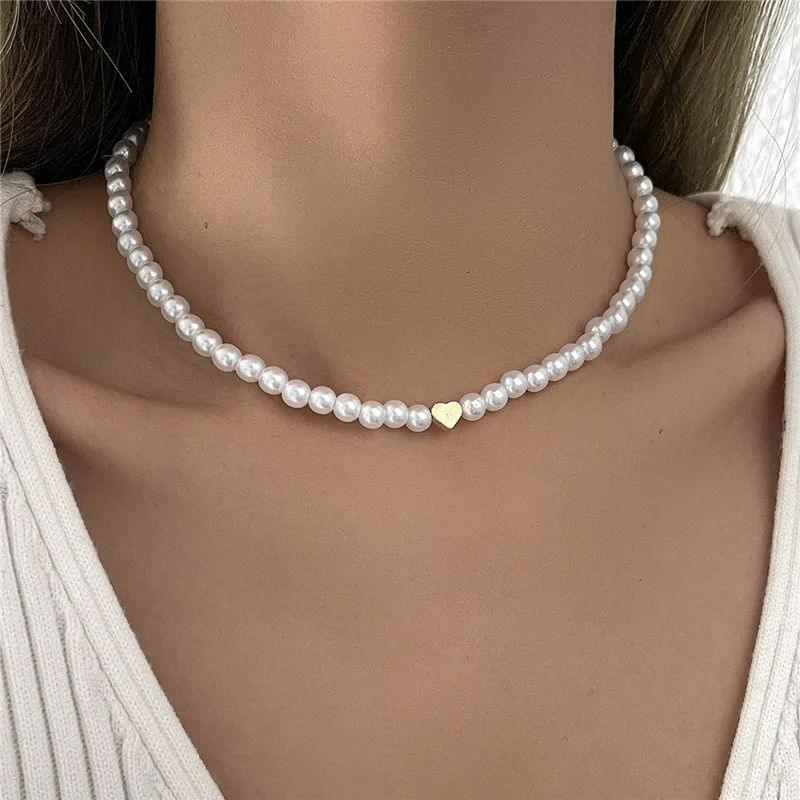 Elegant Pearl Choker Necklace Vintage Gold Heart Short Chain Necklace for Women Party Wedding Fashion Jewelry Accessories Gifts