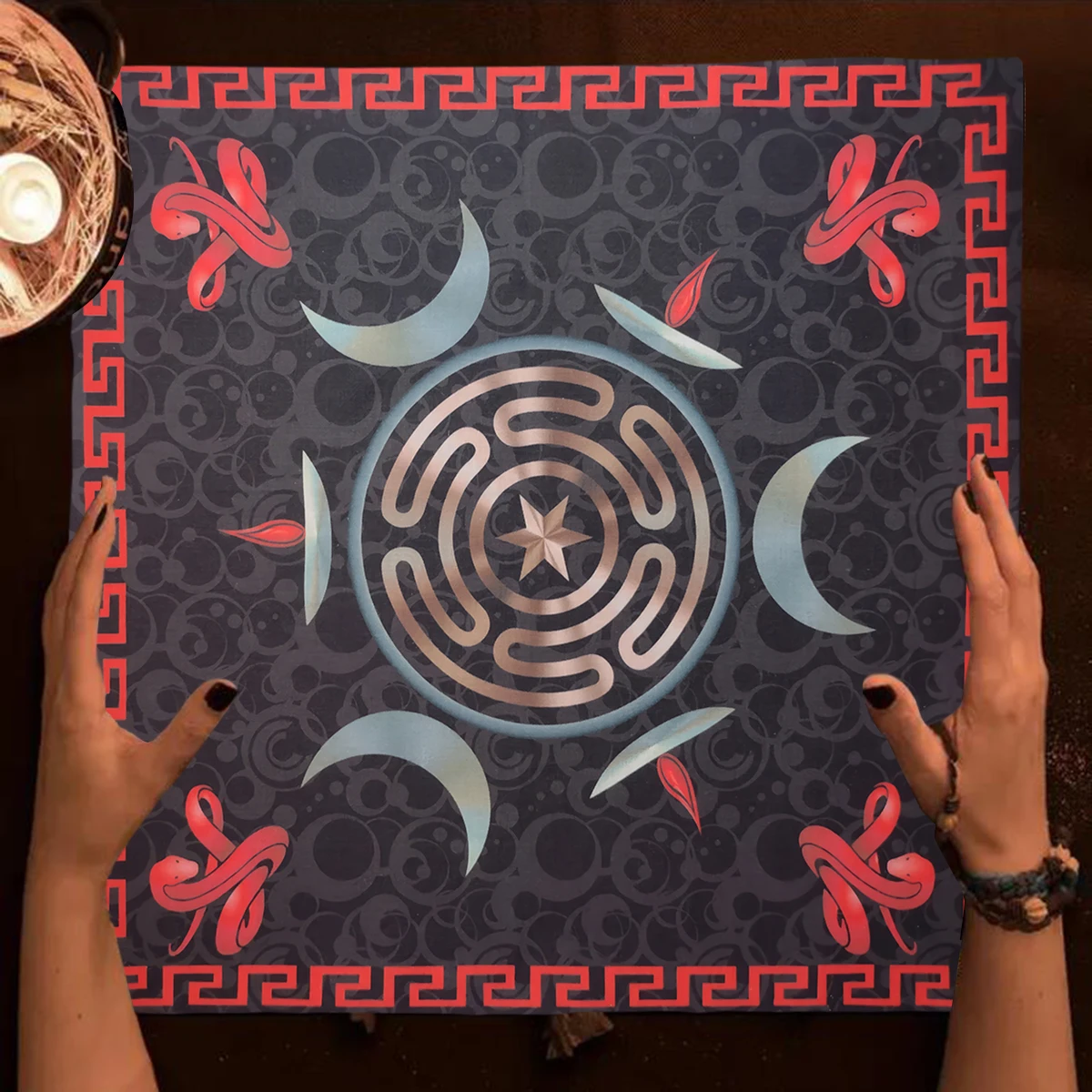 Hecate's Wheel Tarot Card Tablecloth Polyester Fabric Altar Cloth for Divination Rituals Witchcraft Altar Mat for Tarot Readings