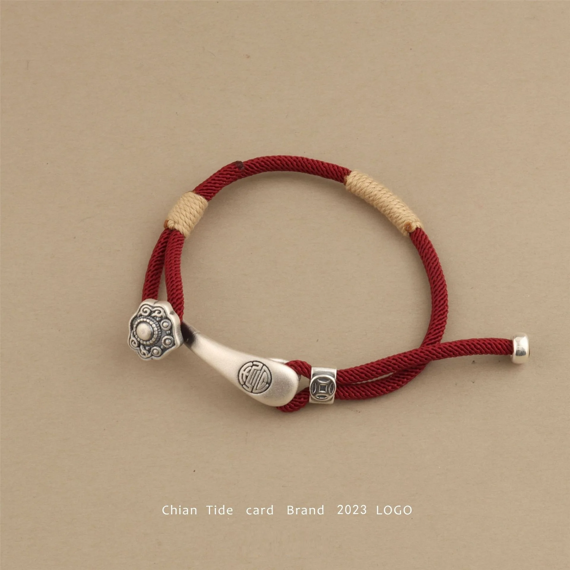 

Браслет Ruyi из чистого серебра с плетеным красным шнуром для женщин: новый китайский стиль, винтажный, нишевый, стильный, универсальный подарок