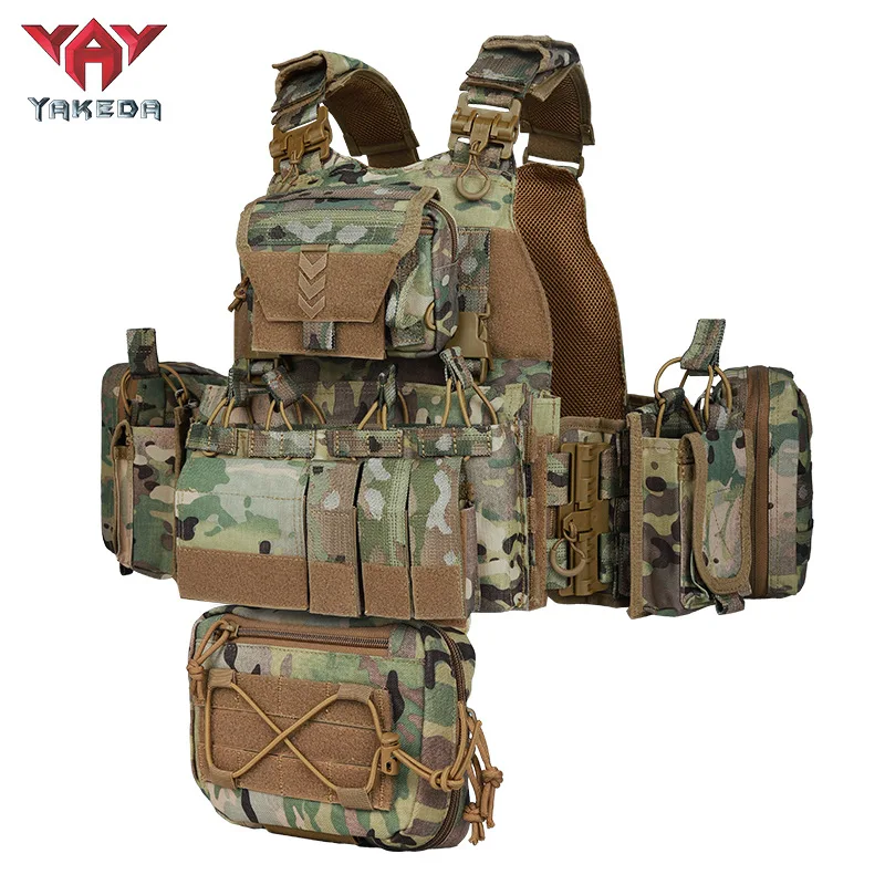 Il gilet tattico YAKEDA è dotato di più pacchetti di accessori e un sistema Molle espandibile che può essere smontato rapidamente